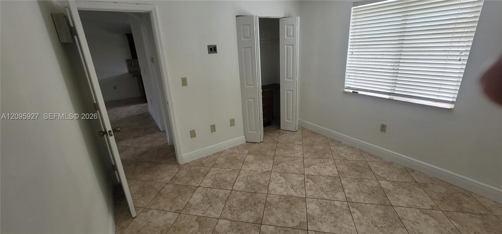 VALENCIA VILLAS CONDO · #201 in Hialeah - Photo 17