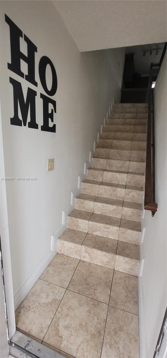 VALENCIA VILLAS CONDO · #201 in Hialeah - Photo 3