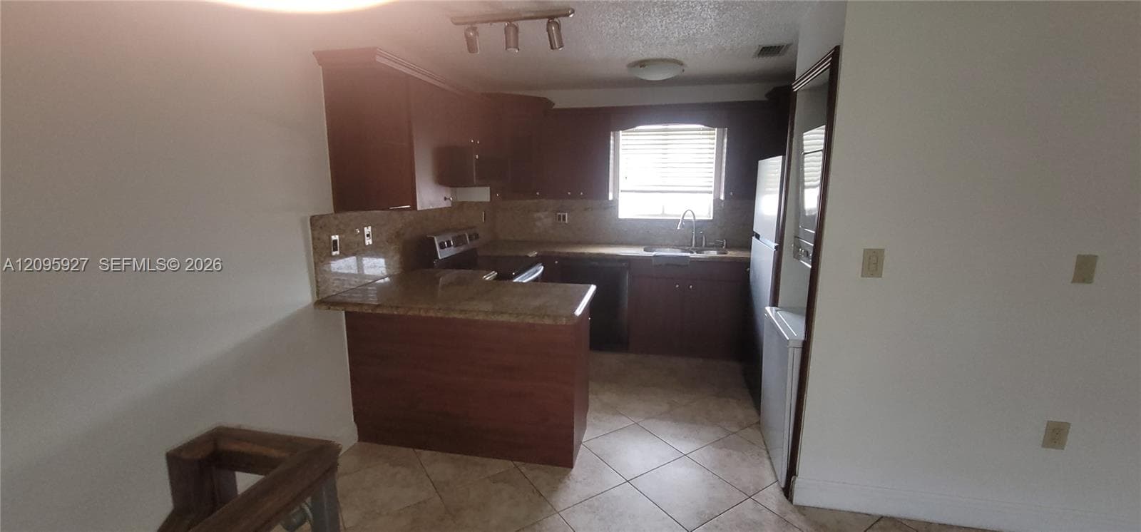 VALENCIA VILLAS CONDO · #201 in Hialeah - Photo 5