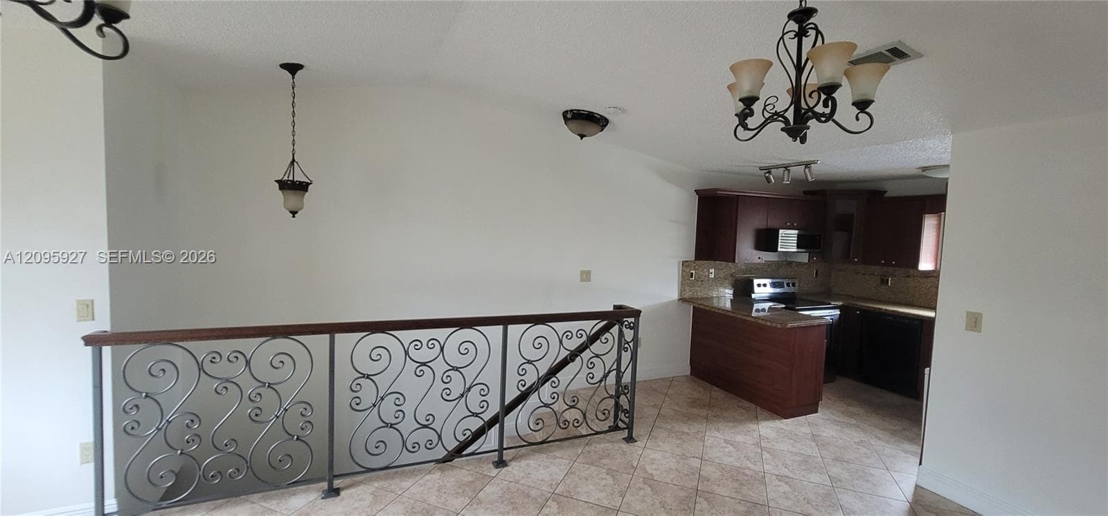 VALENCIA VILLAS CONDO · #201 in Hialeah - Photo 8
