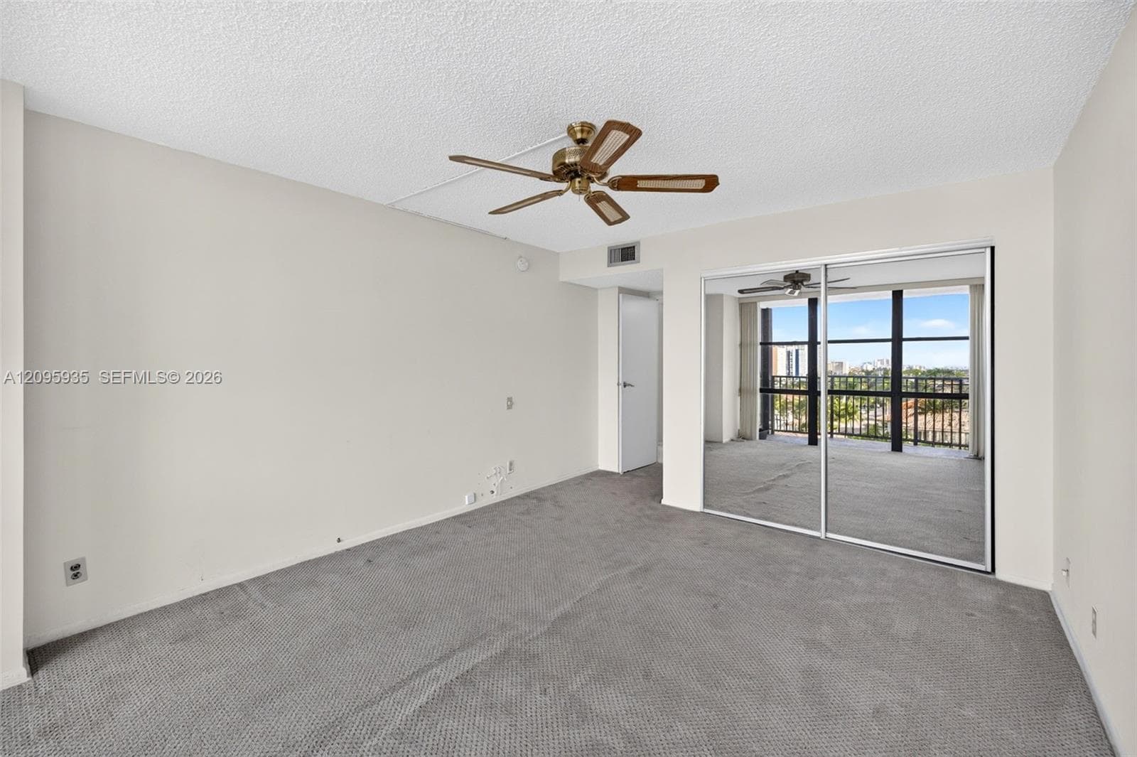OCEANVIEW PARK CONDO · #715 in Hallandale Beach - Photo 35