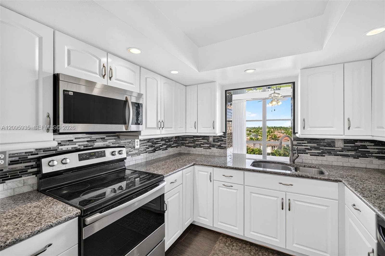 OCEANVIEW PARK CONDO · #715 in Hallandale Beach - Photo 4