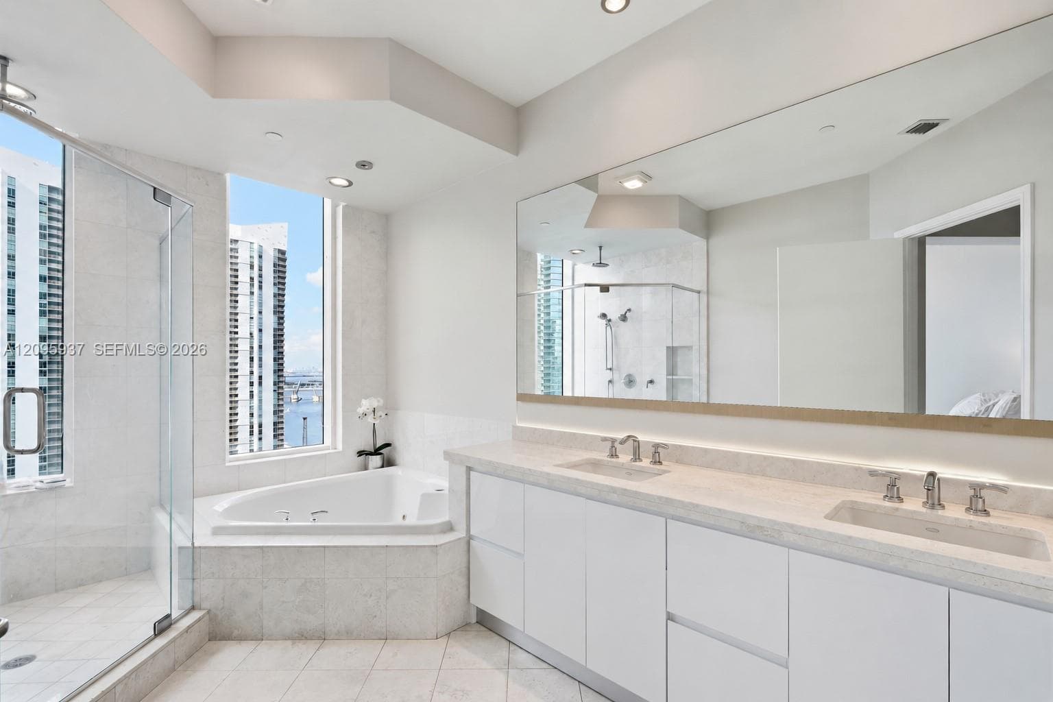 Asia Brickell Key · #1901 in Miami - Photo 31
