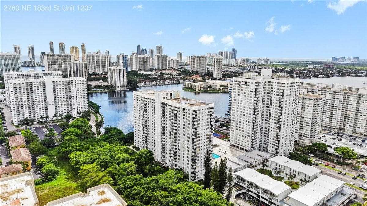 COMMODORE PLAZA CONDO · #1207 in Aventura - Photo 27