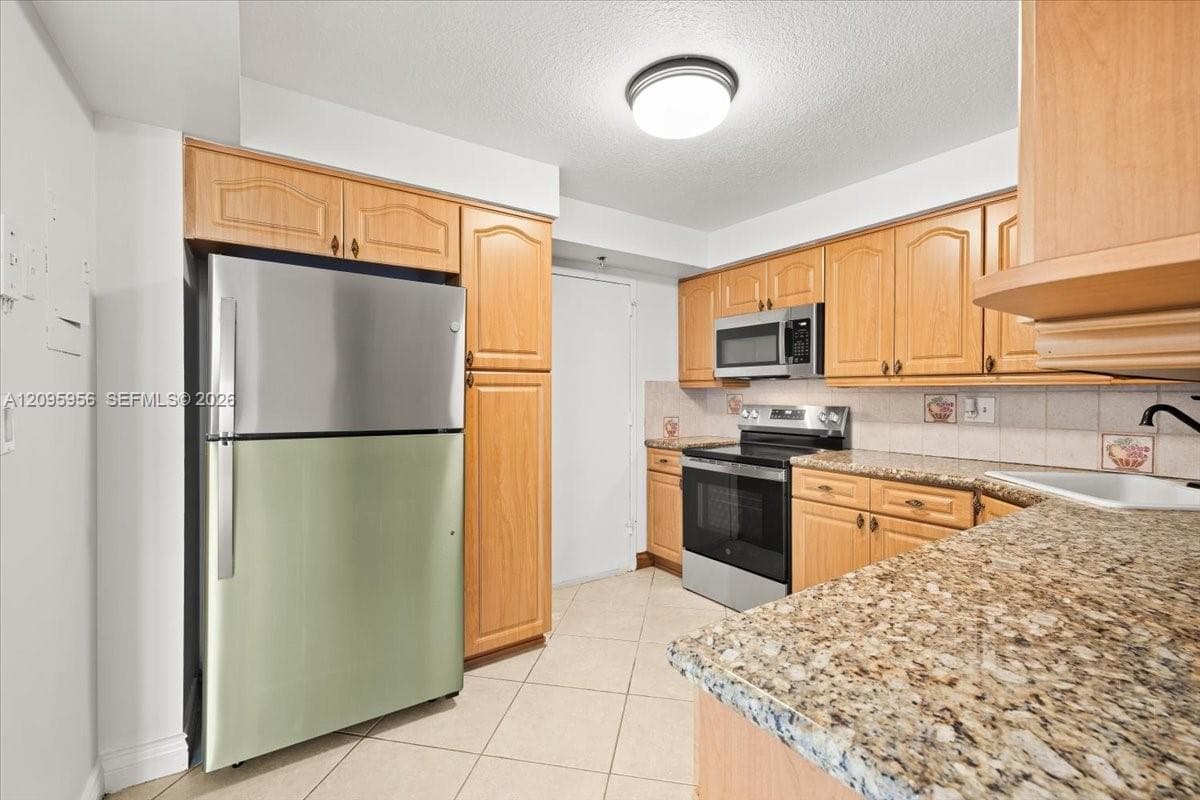 COMMODORE PLAZA CONDO · #1207 in Aventura - Photo 17
