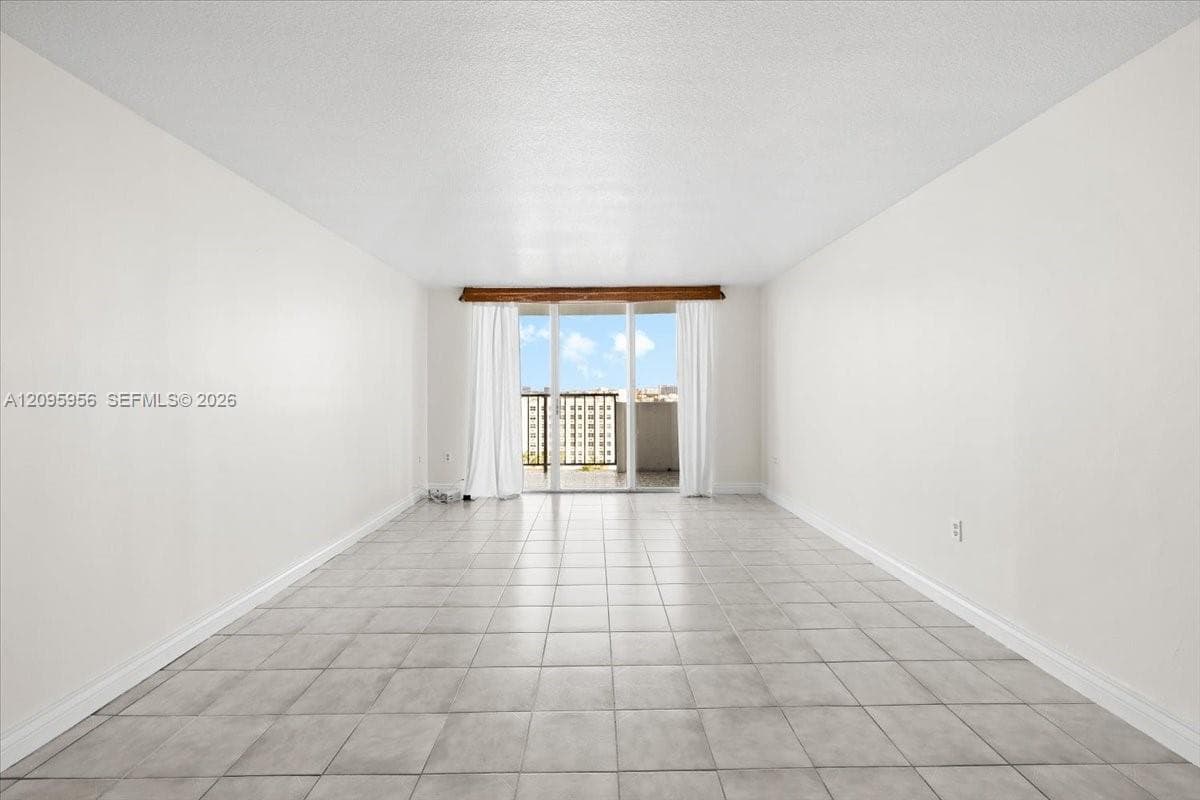 COMMODORE PLAZA CONDO · #1207 in Aventura - Photo 5