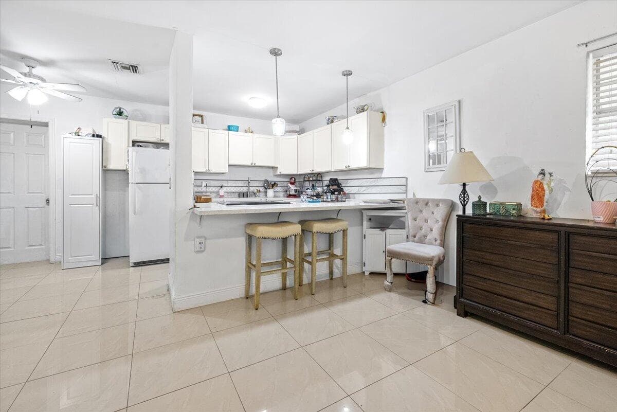 02-1412 Sw 3rd A-2831