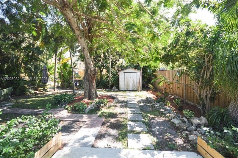 1428 Plunkett St photo 12