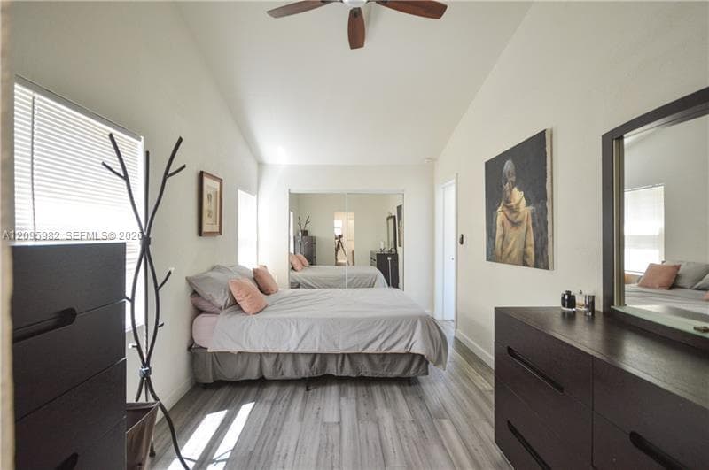 1428 Plunkett St photo 7