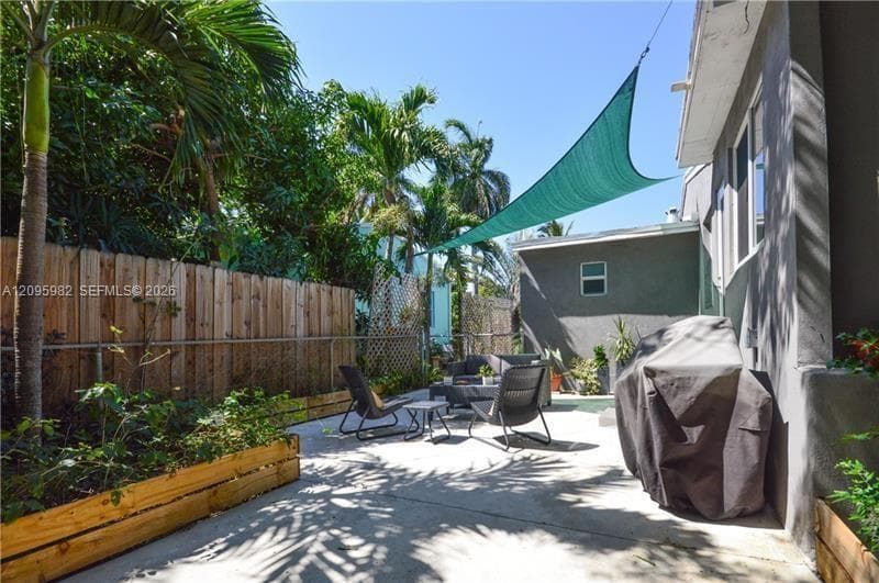 1428 Plunkett St photo 9