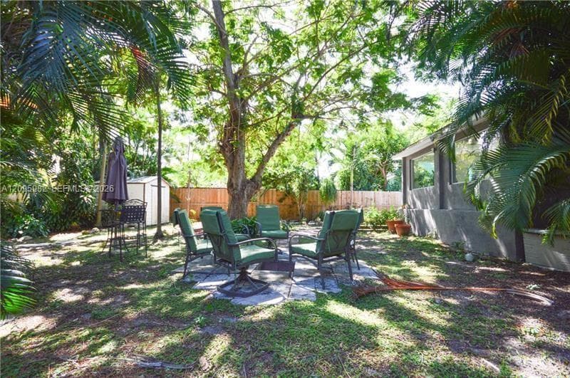 1428 Plunkett St photo 11