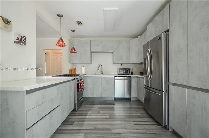 1428 Plunkett St photo 4