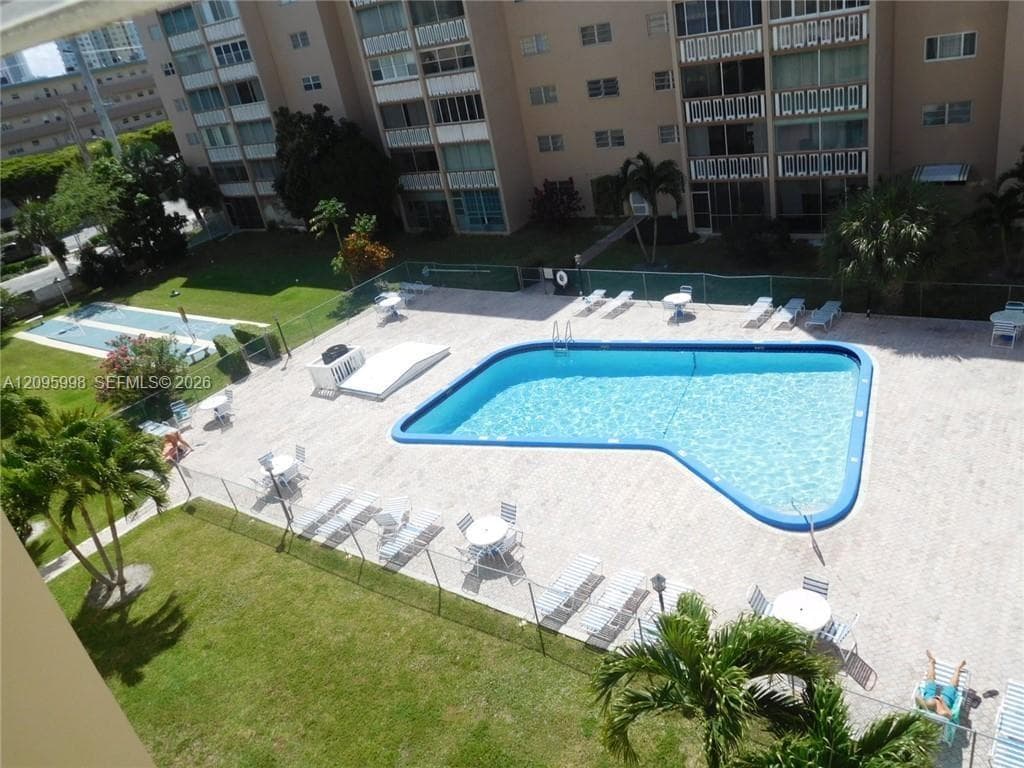 MEADOWBROOK TOWERS CONDO · #702 in Hallandale Beach - Photo 31