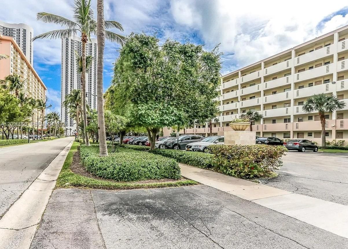KINGS POINT IMPERIAL COND · #411 in Sunny Isles Beach - Photo 1