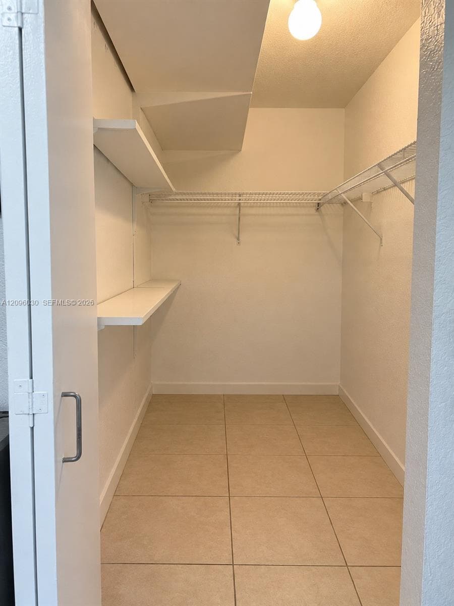 Walking closet