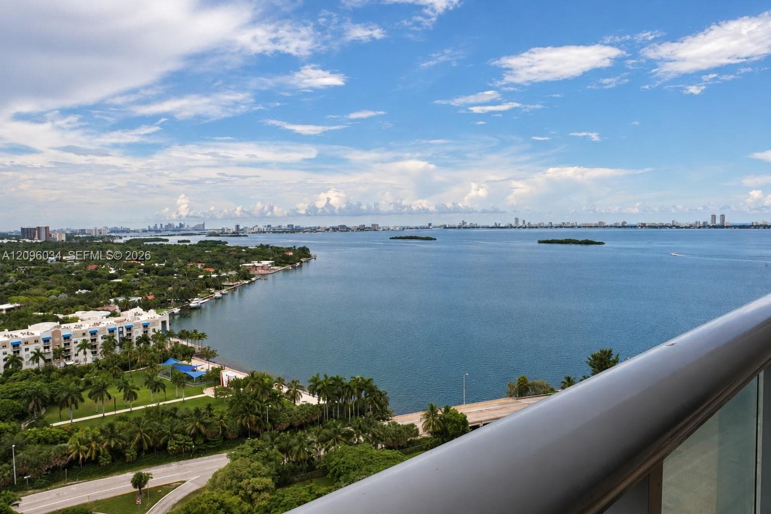 Blue Condominium · #2004 in Miami - Photo 3