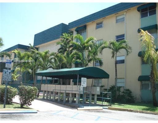 LAS ESTRELLAS CONDO · #407 in Hialeah - Photo 9