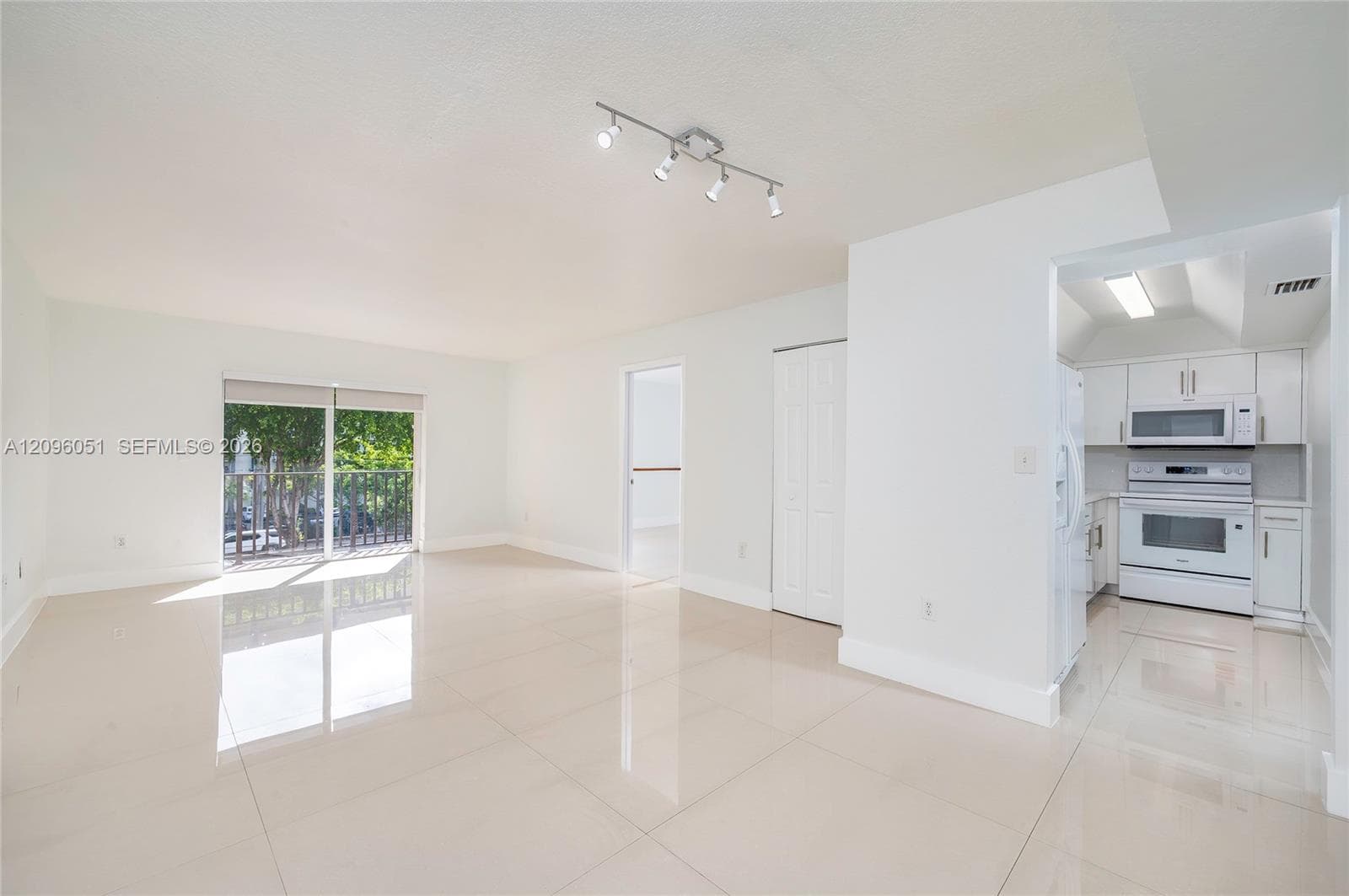 SUNSET VILLAS · #305-9 in Miami - Photo 4
