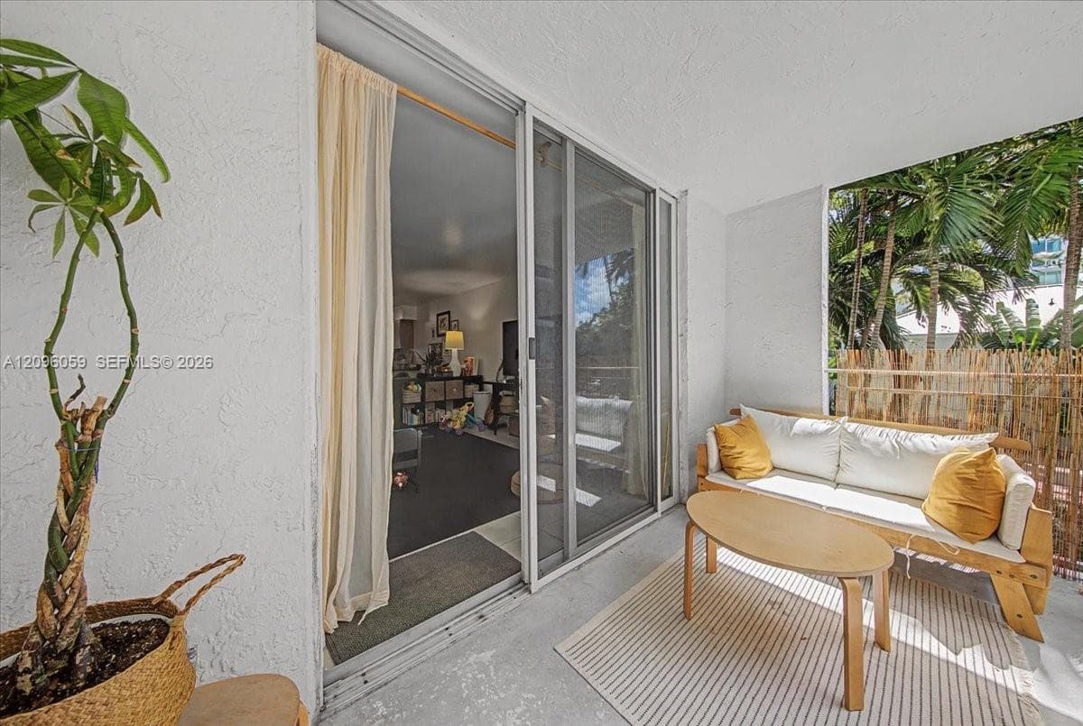 Nivana · #C211 in Miami - Photo 16