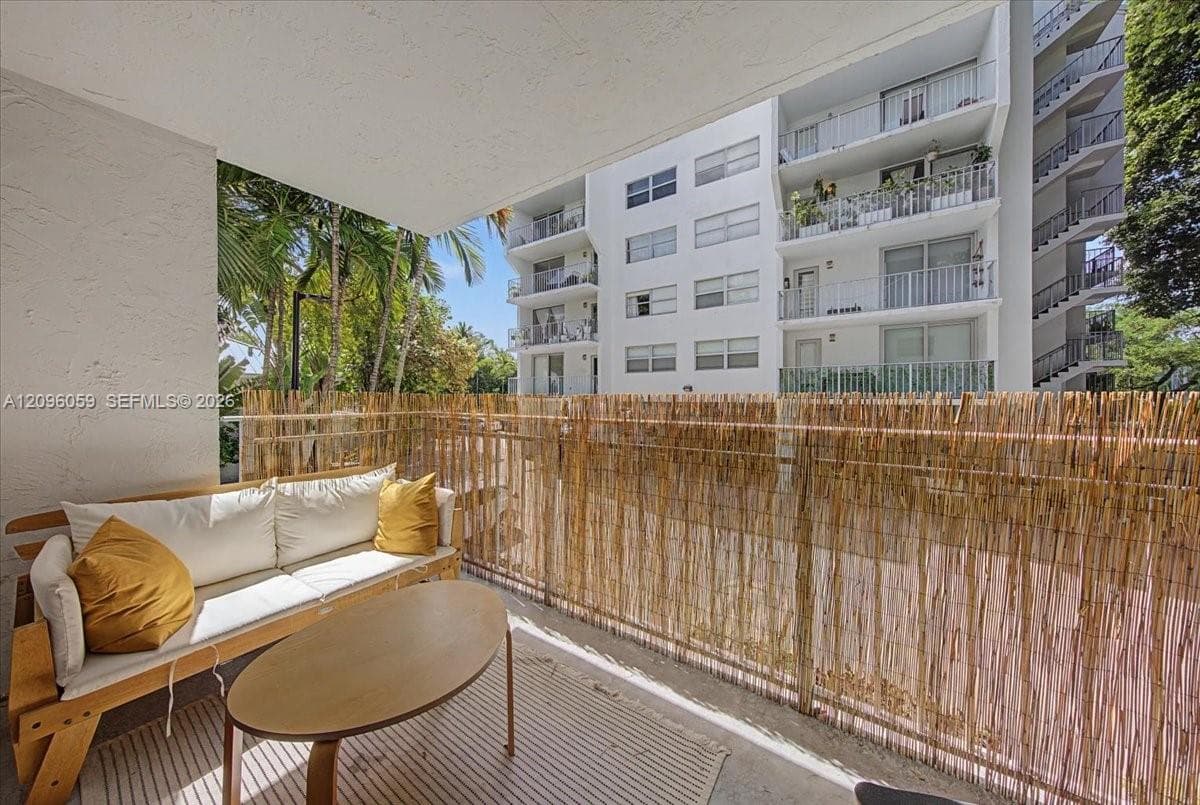 Nivana · #C211 in Miami - Photo 15