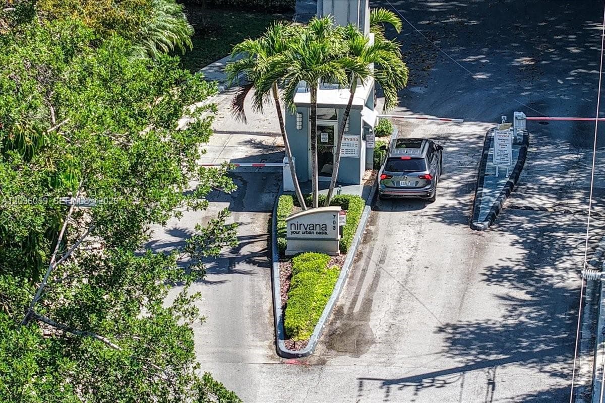 Nivana · #C211 in Miami - Photo 25