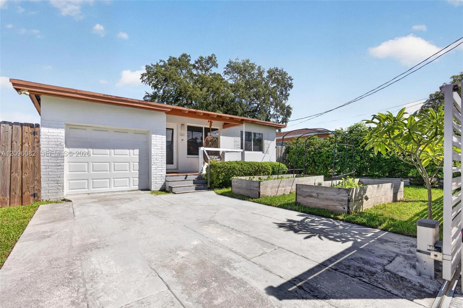2611 SW 19th Ter photo 2