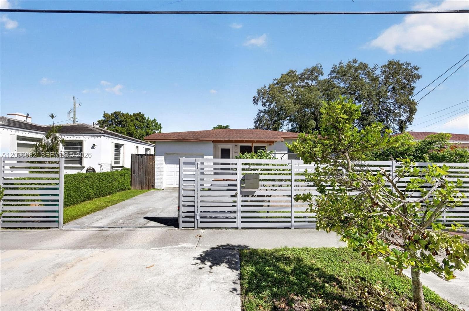2611 SW 19th Ter photo 3