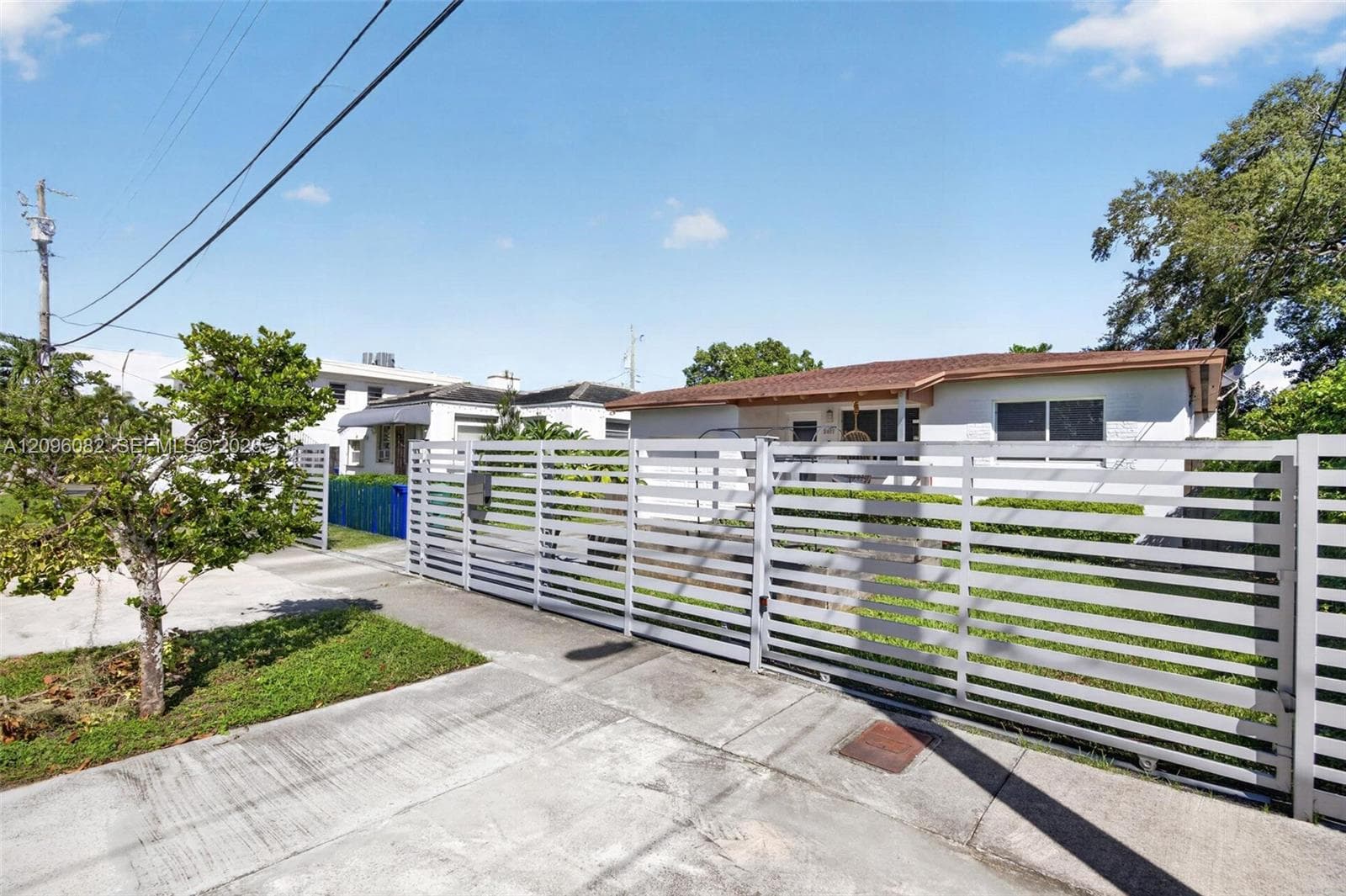 2611 SW 19th Ter photo 4