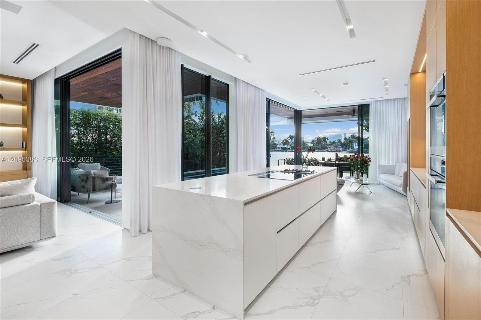 226 W Rivo Alto Dr photo 5