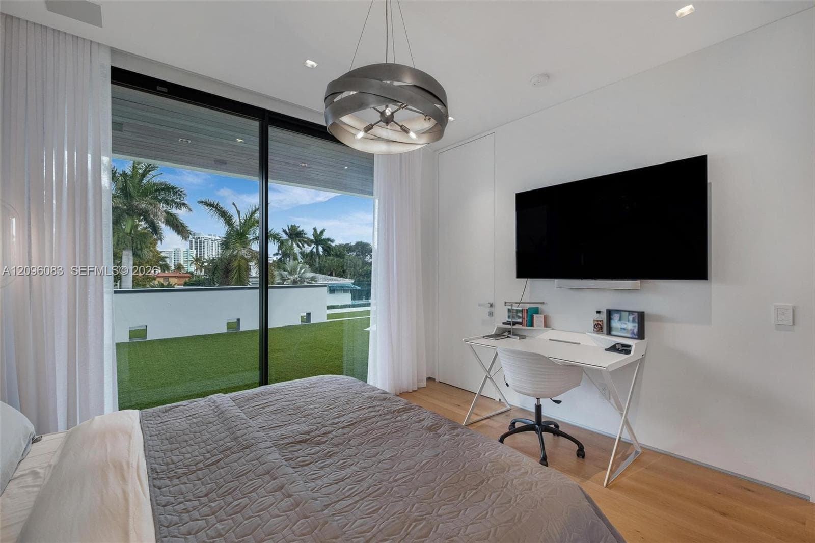 226 W Rivo Alto Dr photo 33