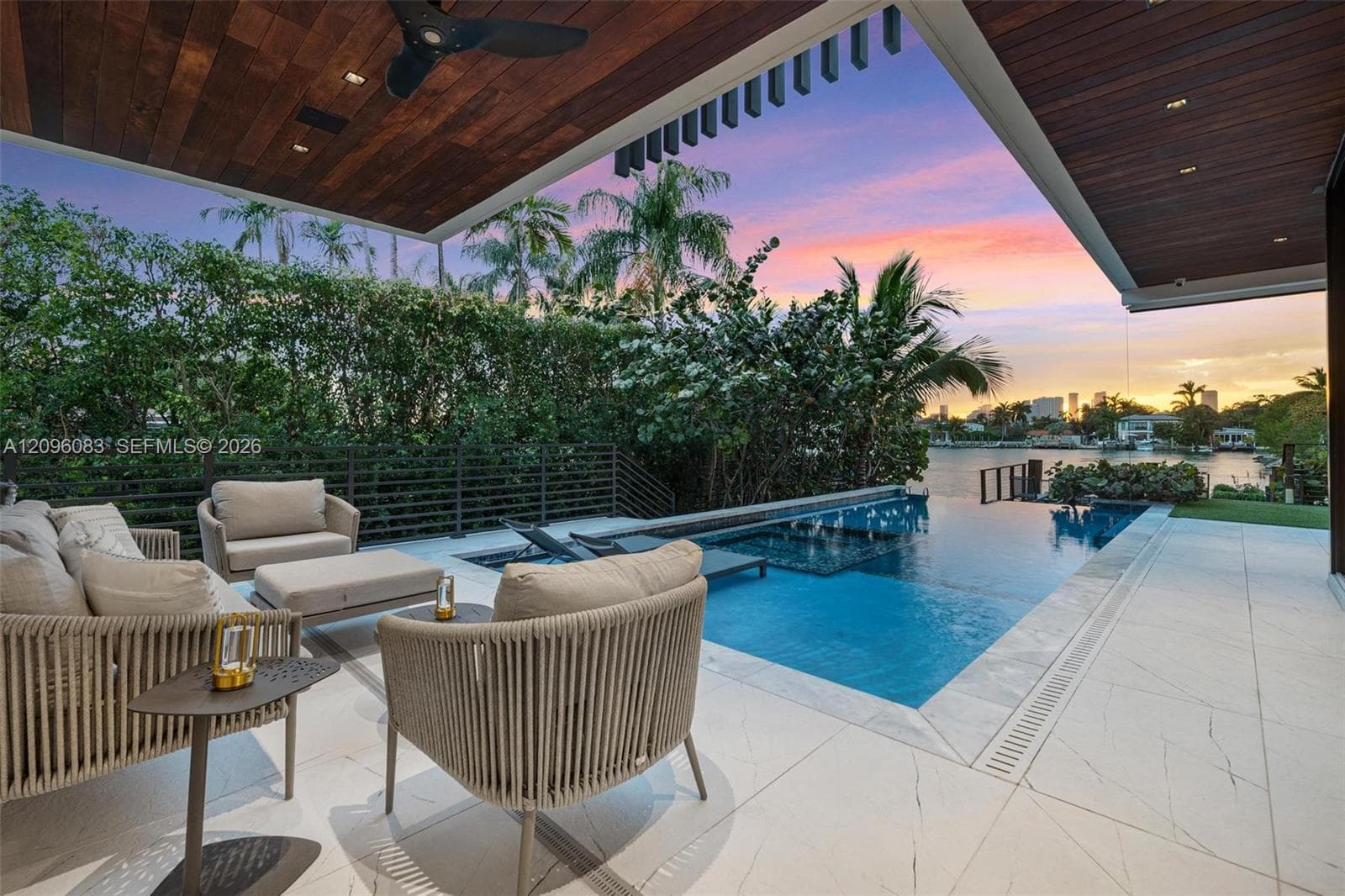 226 W Rivo Alto Dr photo 14