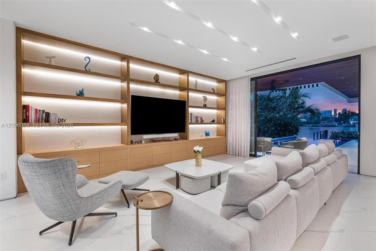 226 W Rivo Alto Dr photo 37