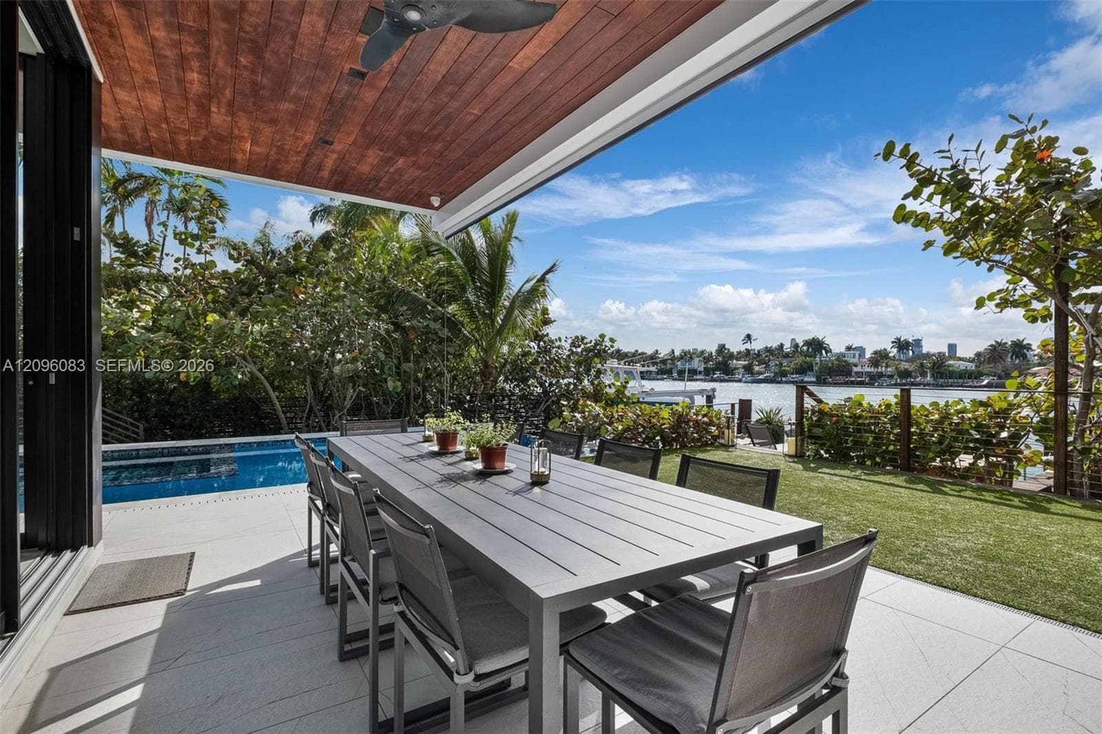 226 W Rivo Alto Dr photo 15