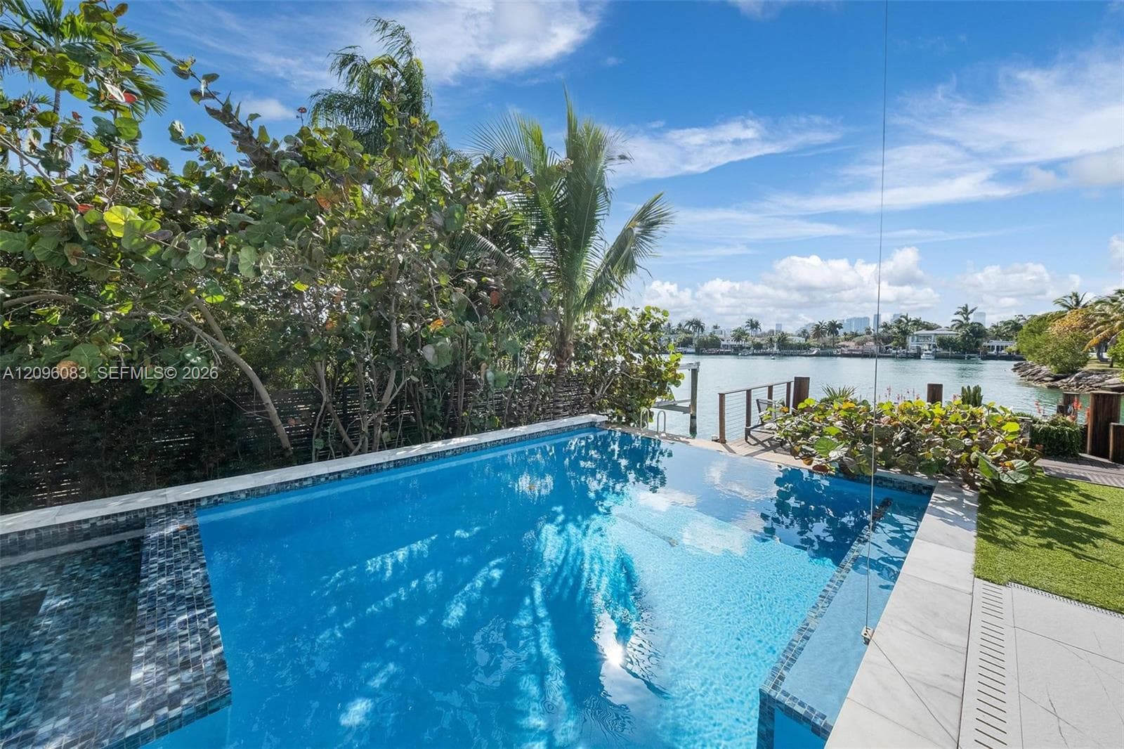 226 W Rivo Alto Dr photo 11