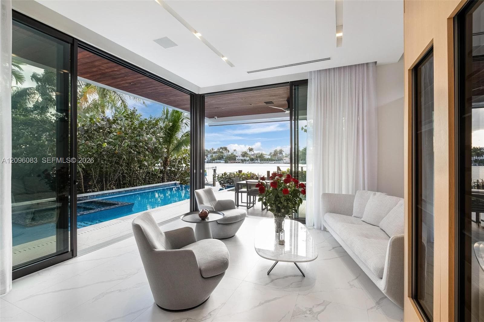 226 W Rivo Alto Dr photo 8