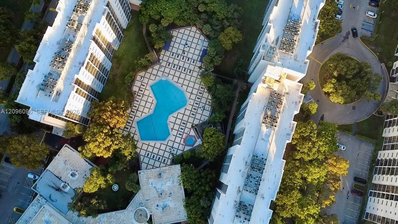 PLAZA OF AMERICAS CONDO P · #215 in Sunny Isles Beach - Photo 4