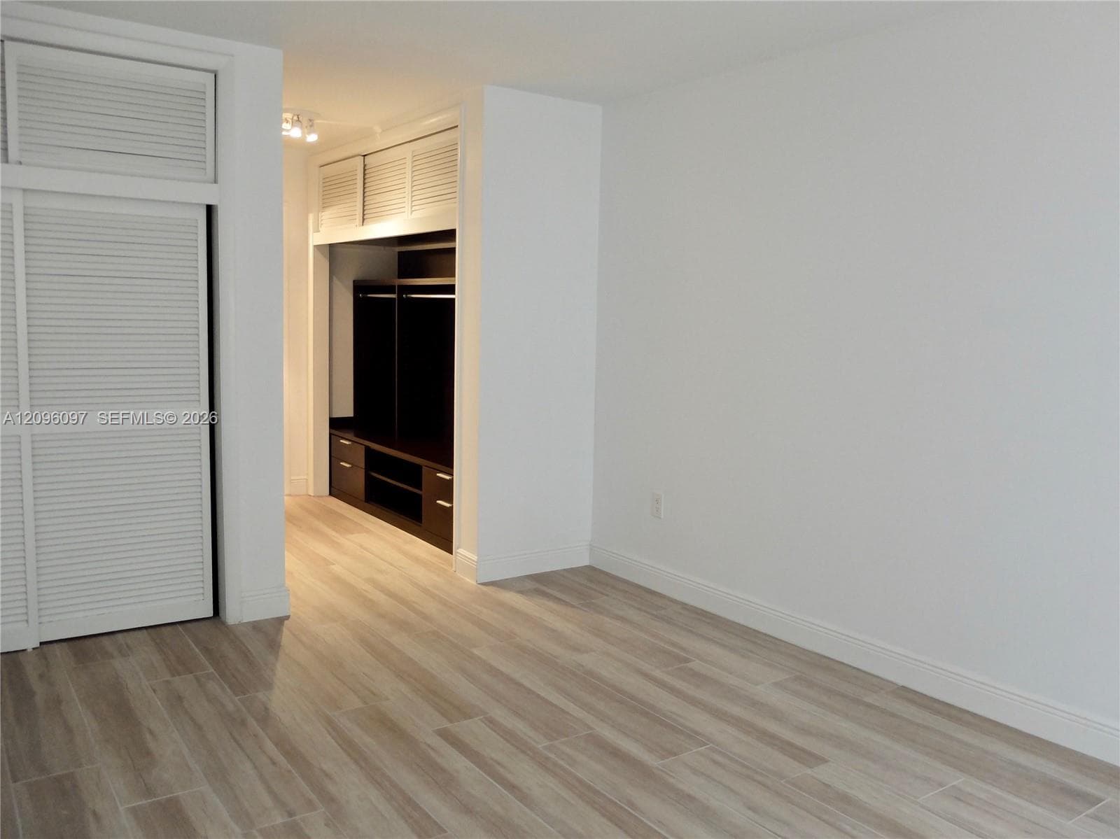 Wardrobe w California Closets