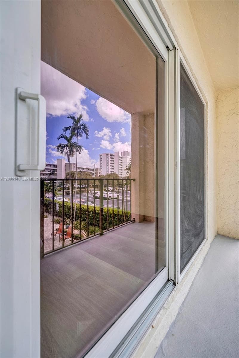 LADO DEL RIO CONDO · #203 in Pompano Beach - Photo 17