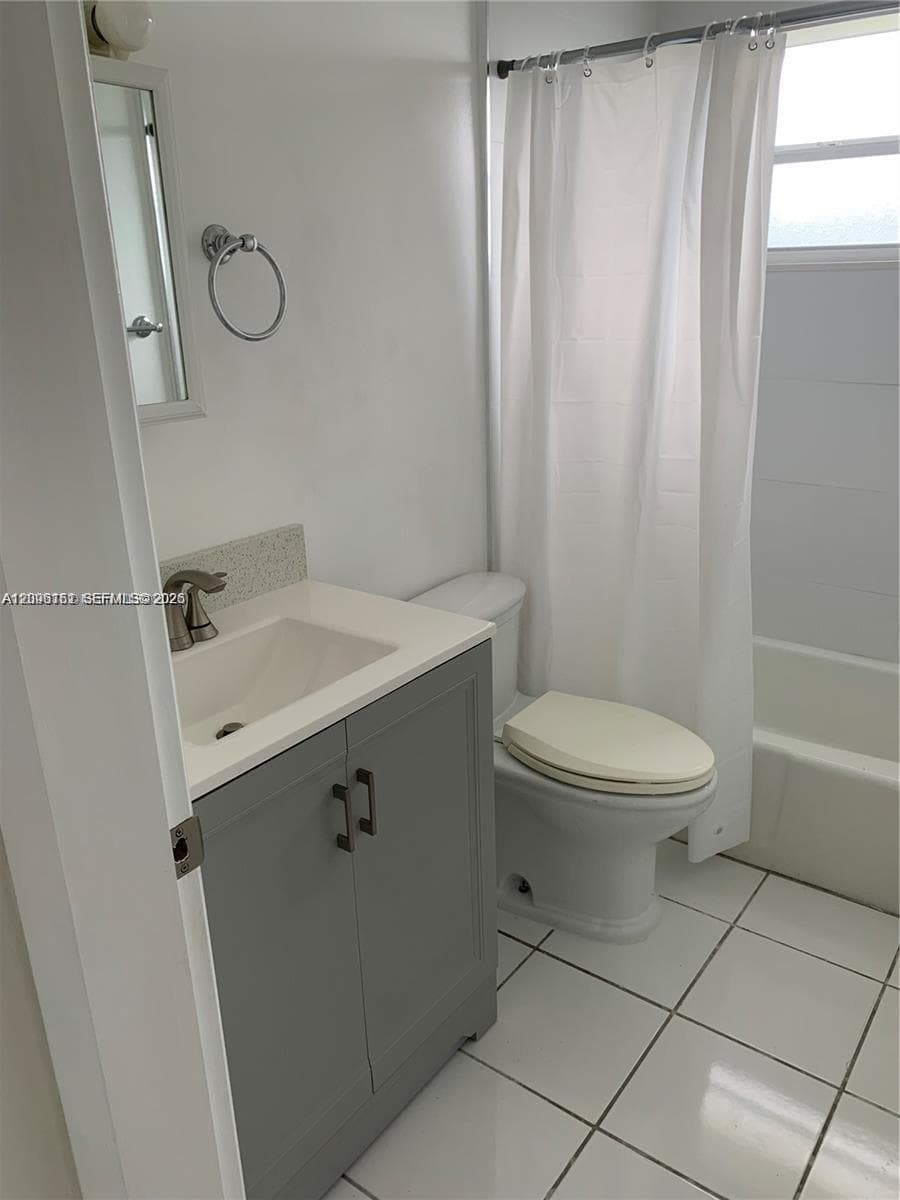 SEVENTEENTH GREEN CONDO · #303 in Hallandale Beach - Photo 1