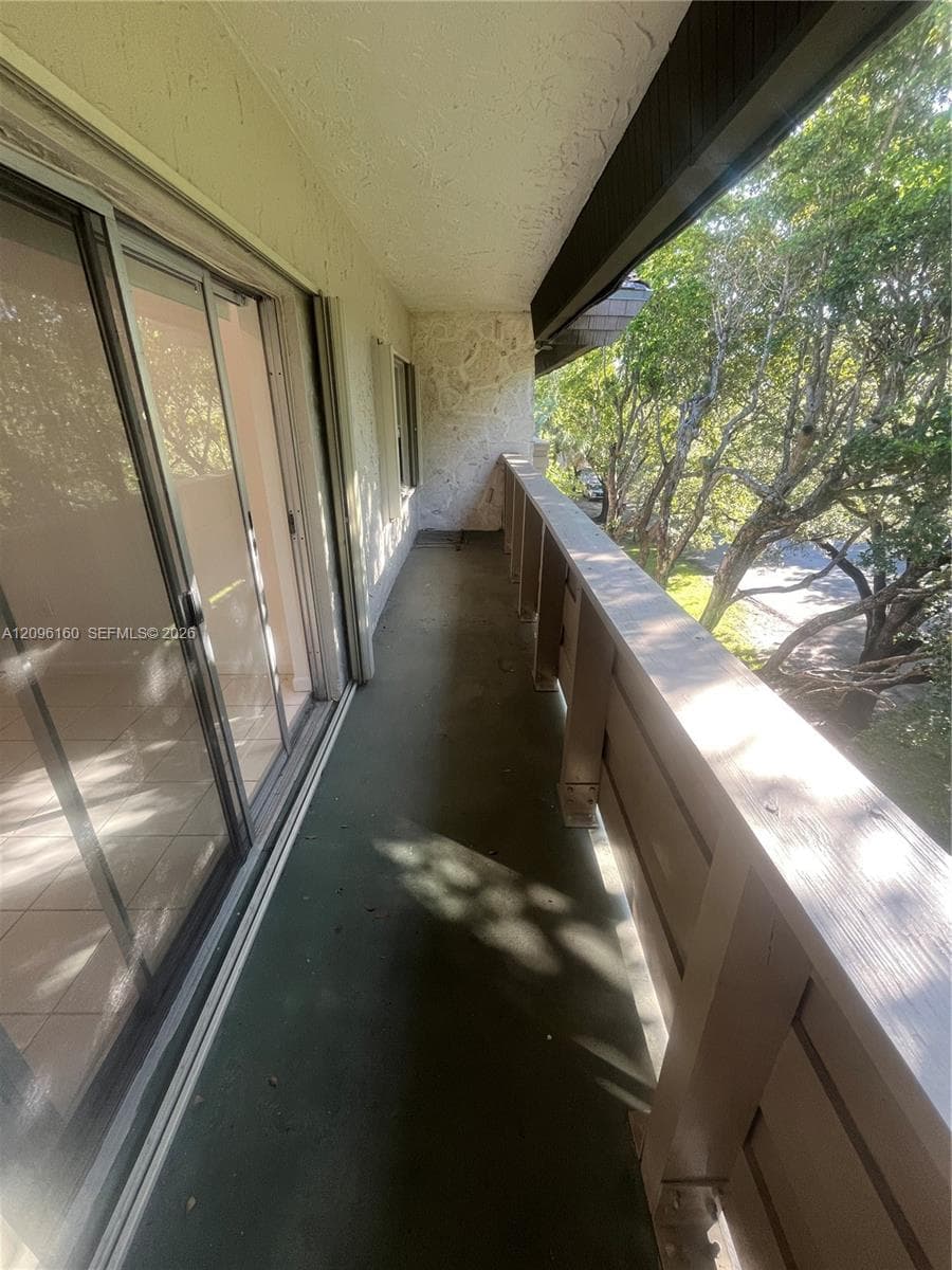 PENTHOUSE Balcony...Tree-top view