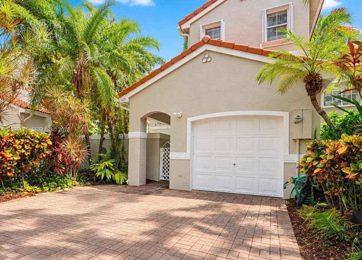 1601 Yellowheart Way photo 2
