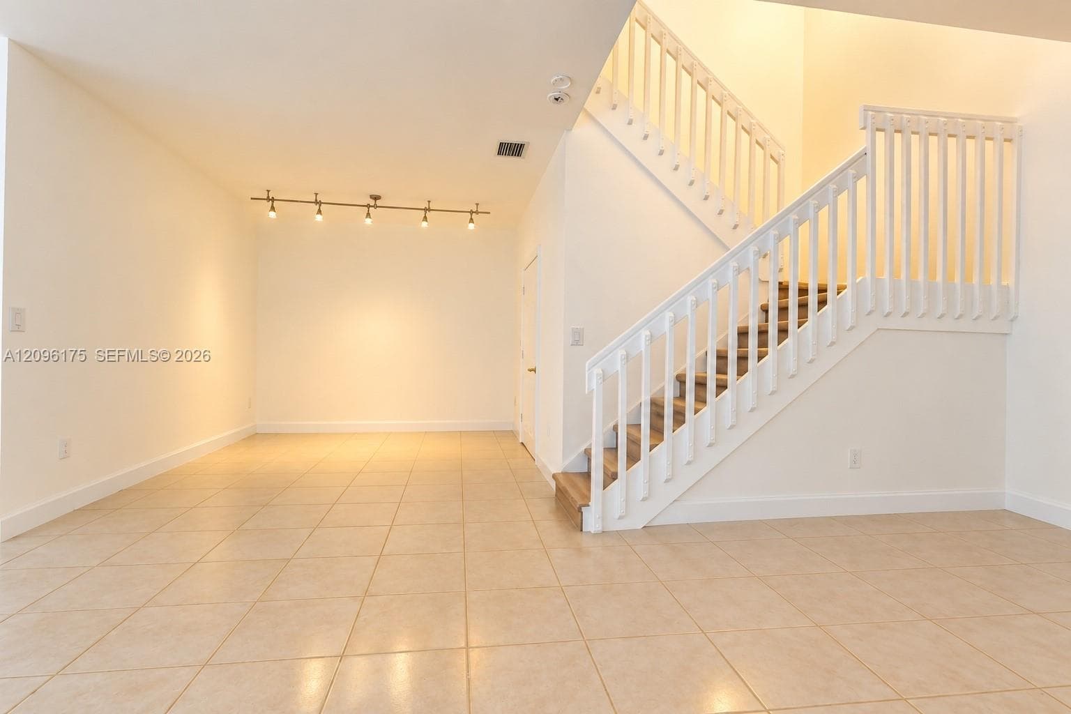 1601 Yellowheart Way photo 7