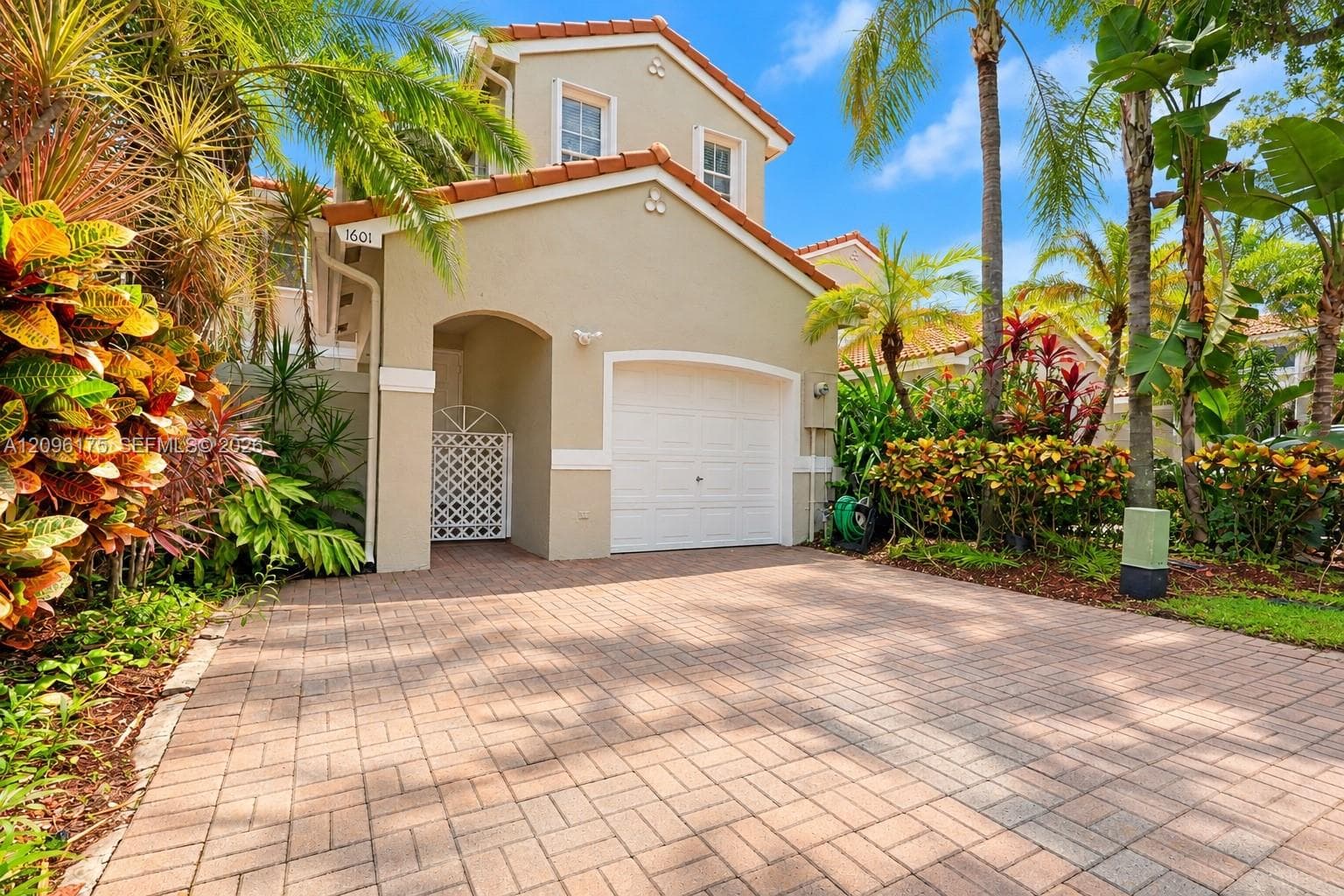 1601 Yellowheart Way photo 3