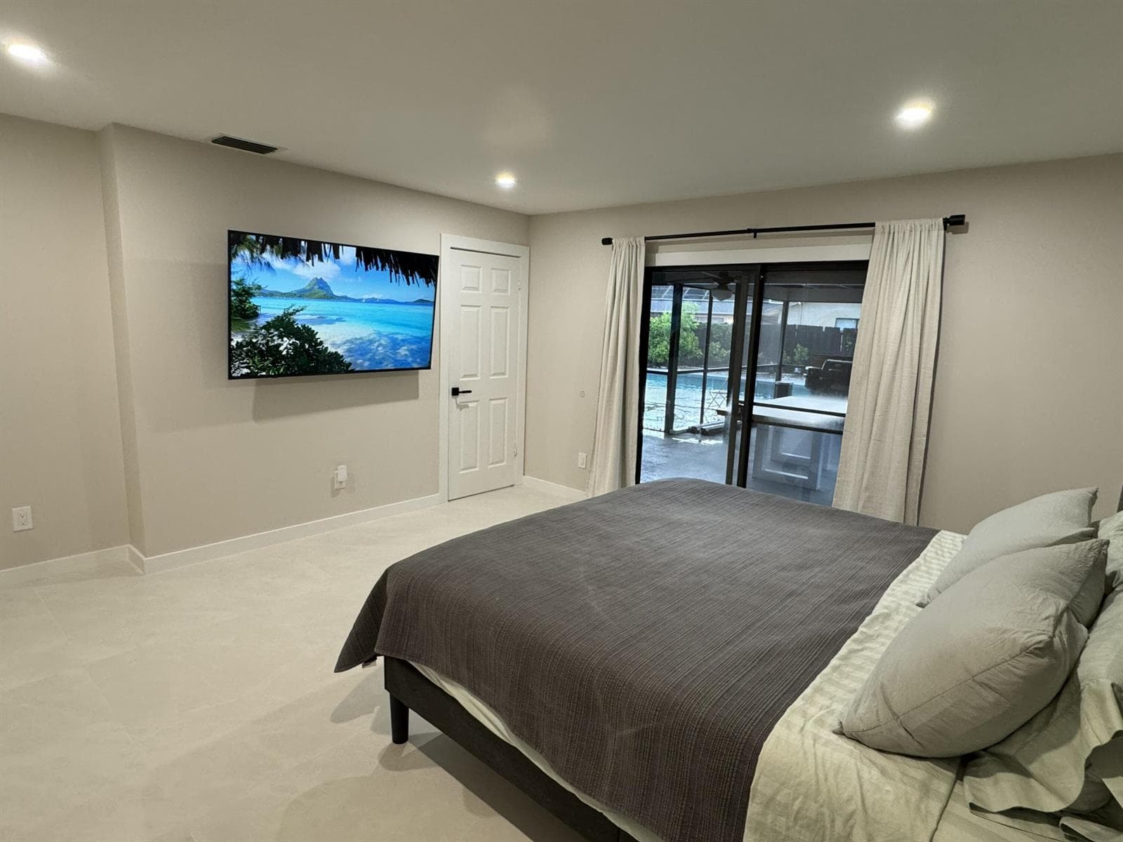 Master Bedroom View3
