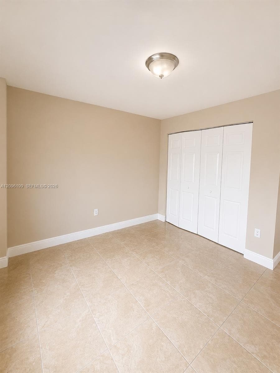 TOWN PARK PLAZA NORTH CON · #1 in Miami - Photo 7