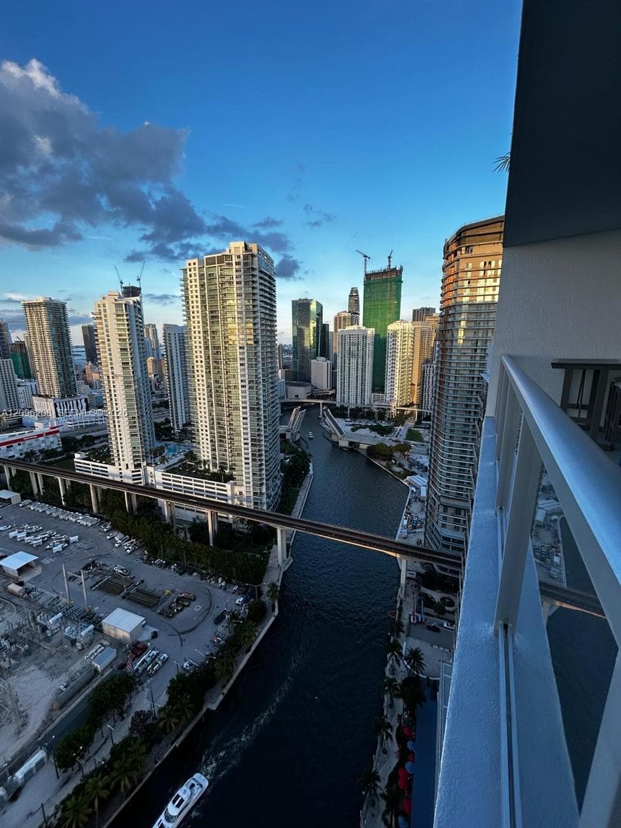 Latitude on the River · #3707 in Miami - Photo 6