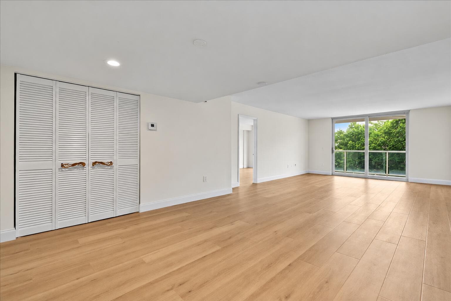 DINING/ LIVING ROOM AREA