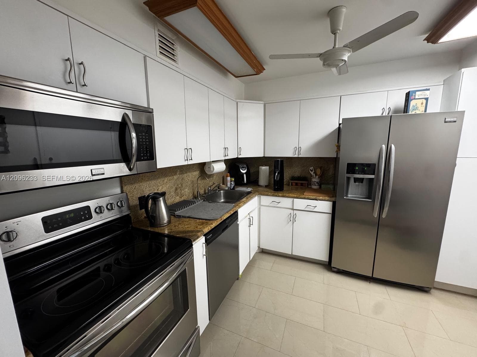 ARLEN BEACH CONDO · #912 in Miami Beach - Photo 8