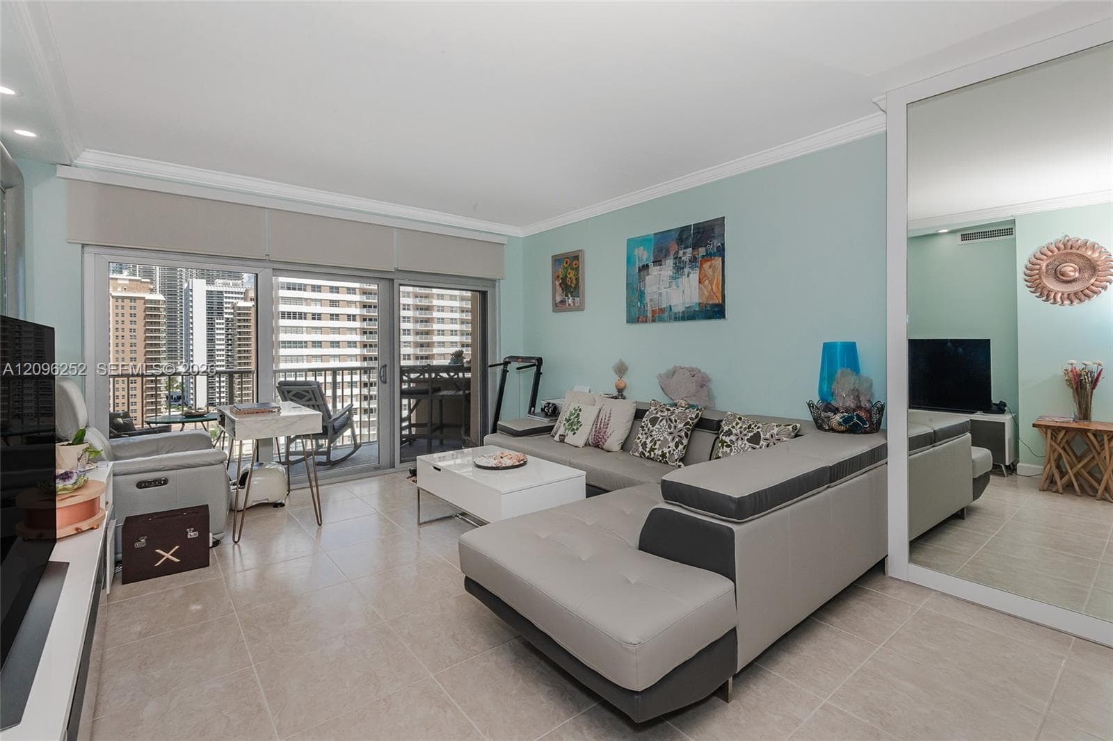 HEMISPHERES CONDO · #11K in Hallandale Beach - Photo 3