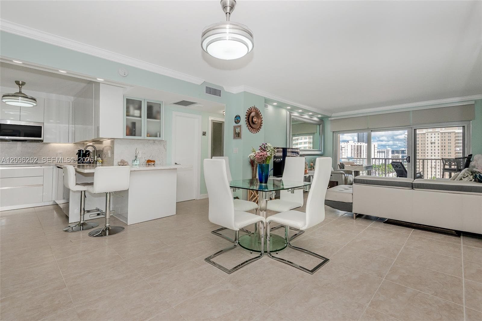 HEMISPHERES CONDO · #11K in Hallandale Beach - Photo 1